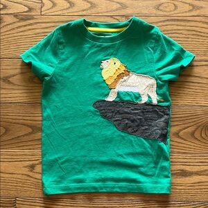 Vibrant Green Short Sleeve Tee with Playful Lion Design